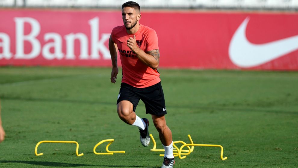 Daniel Carrio, en un entrenamiento con el Sevilla.