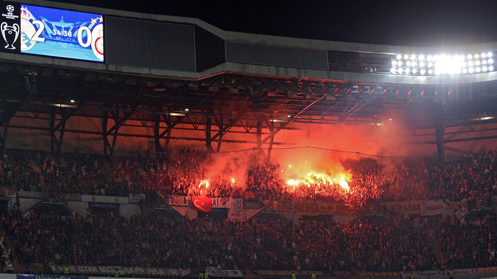 Una imagen de los seguidores del Galatasaray en el Bernabu en 2013