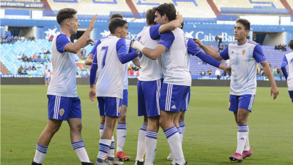 Los jugadores del Real Zaragoza Juvenil celebran uno de los goles.