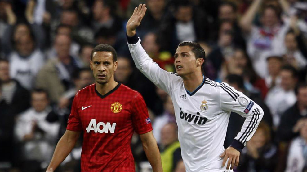 Ferdinand y Ronaldo, durante un partido en el que eran rivales.