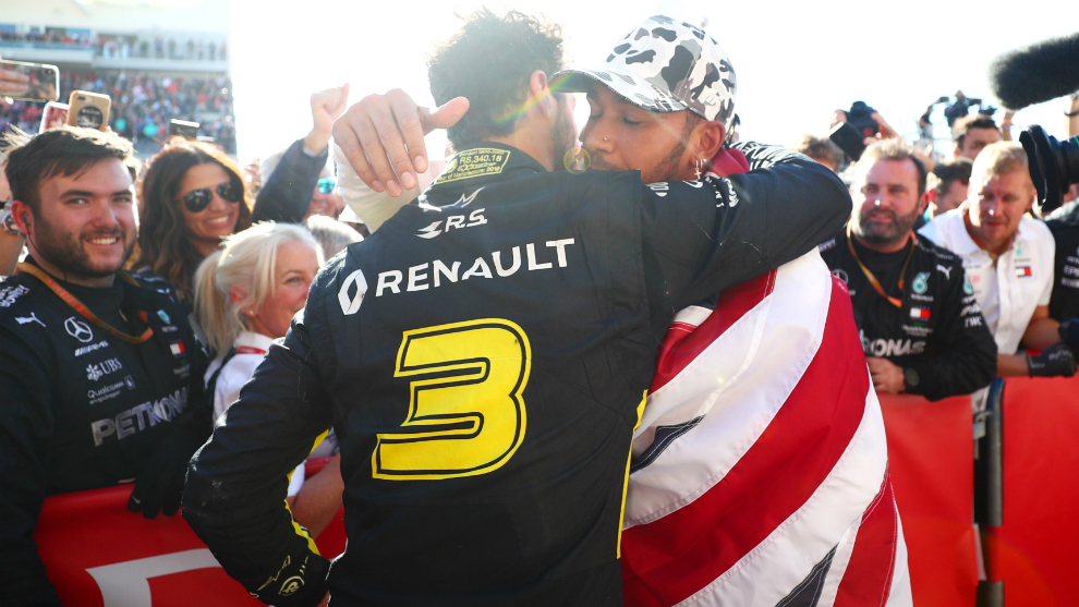 Ricciardo felicita al hexacampen Hamilton.