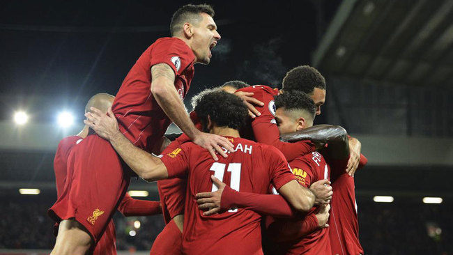 Los jugadores del Liverpool celebran 3-0.