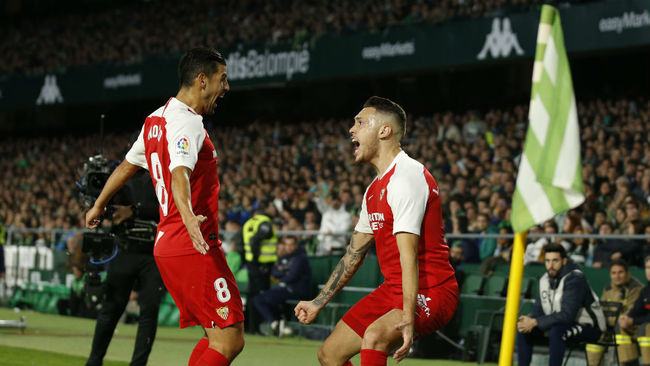 Ocampos y Nolito celebran el primer gol del Sevilla