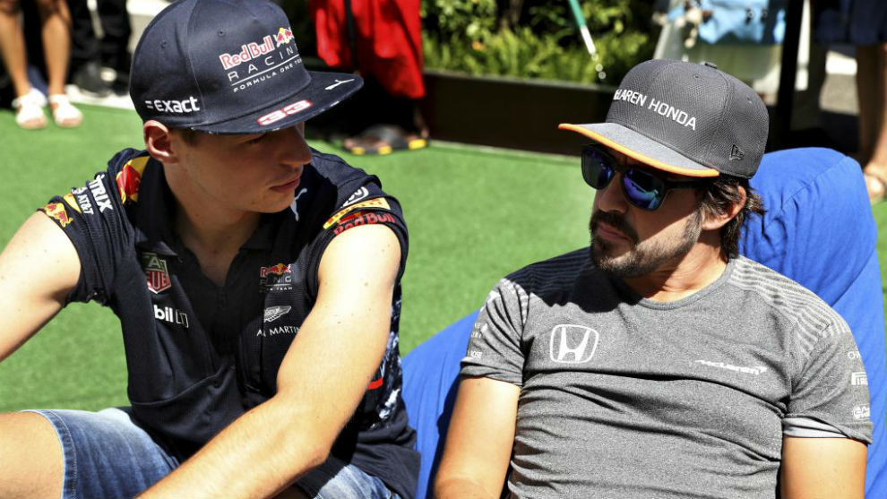 Fernando Alonso, con Max Verstappen en 2018.