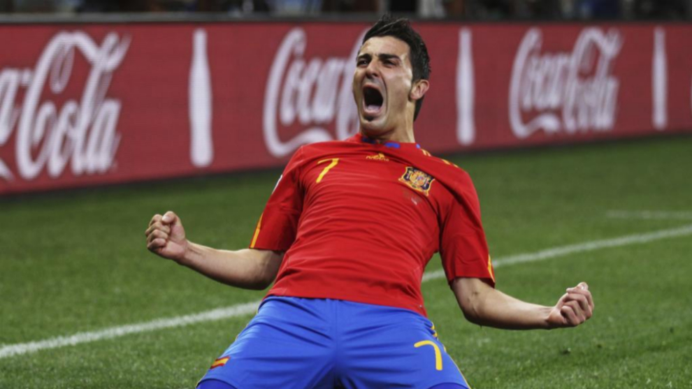 David Villa celebra un gol con Espaa.