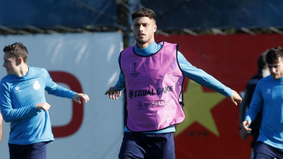 Javi Puado, en un entrenamiento con el Espanyol.