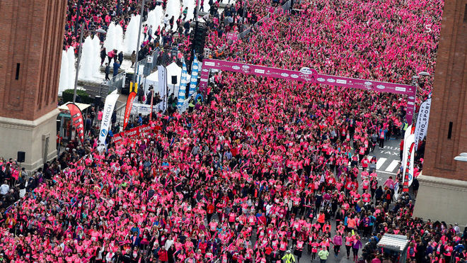 Miles de corredoras, en la carrera de la Mujer de Barcelona