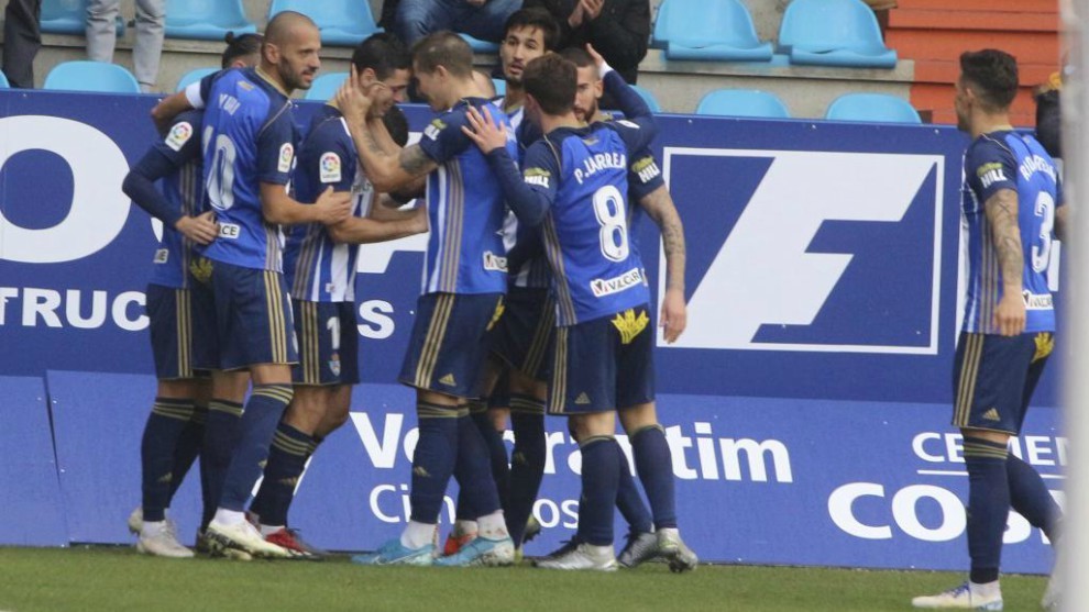 Los jugadores de la Ponfe celebran el gol marcado al Girona, partido...