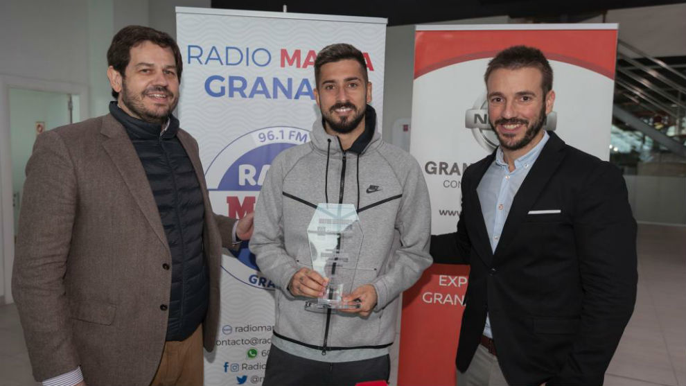 lvaro Vadillo tras recoger su premio de Radio Marca Granada