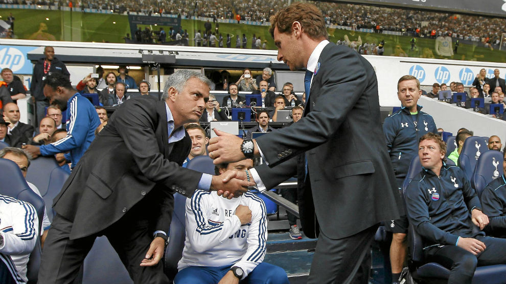 Andr Villas-Boas y Jos Mourinho se saludan antes de un...