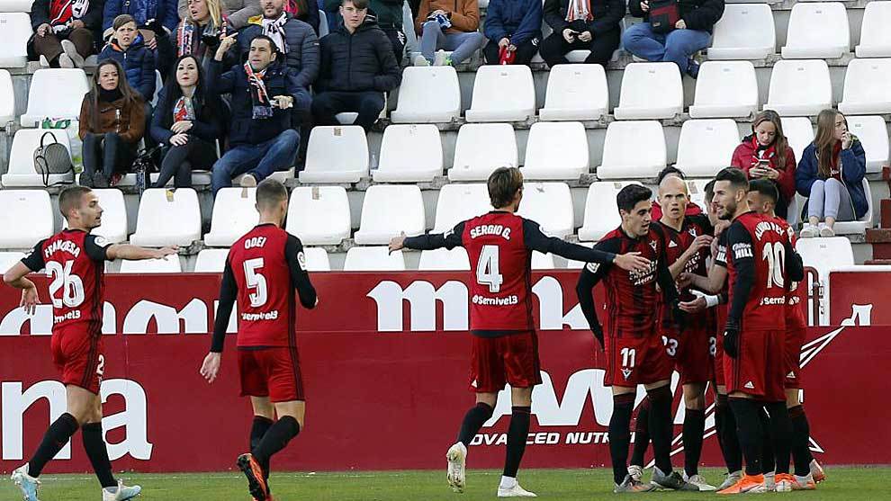 Los jugadores del Mirands celebran uno de sus dos goles en Albacete