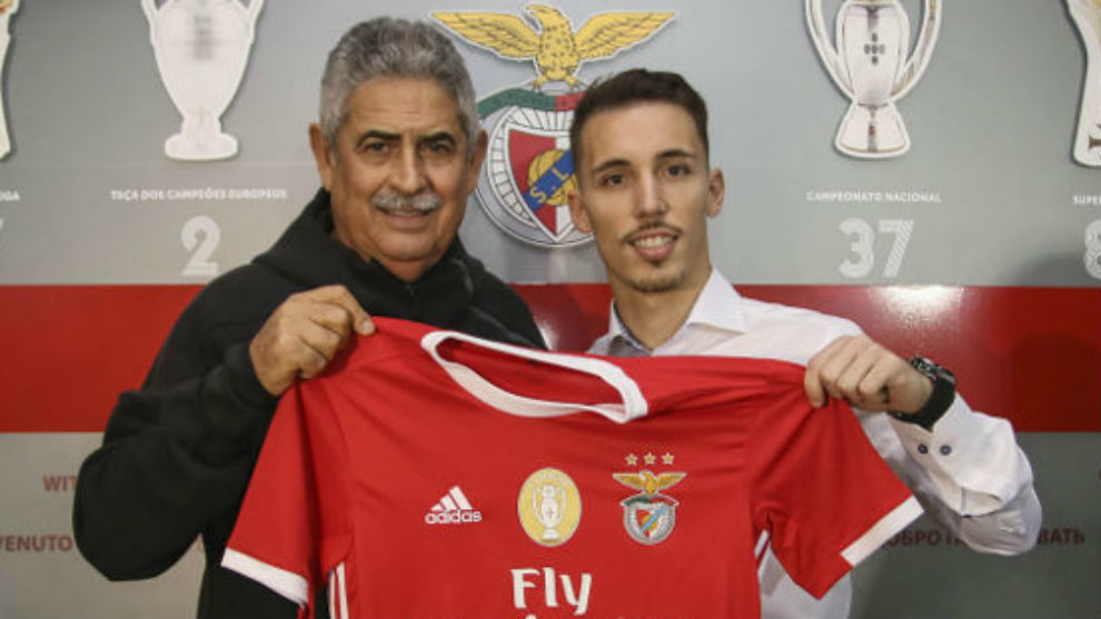 Alejandro Grimaldo with Benfica president Luis Filipe Vieira.