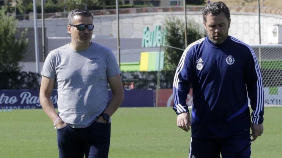 Miguel ngel Gmez, Director Deportivo del Valladolid, junto a...