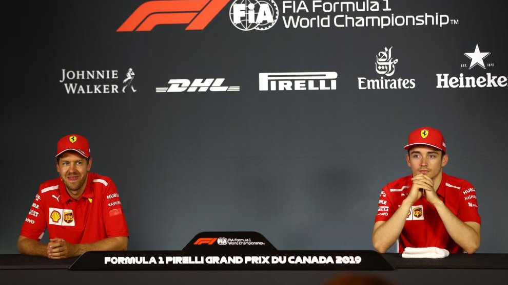 Sebastian Vettel y Charles Leclerc en rueda de prensa.