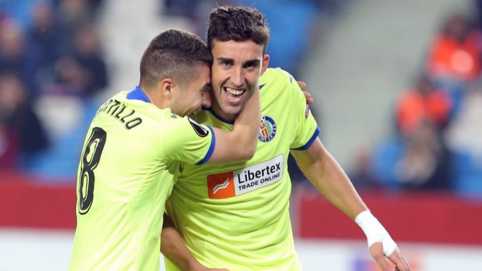 Jaime Mata y Portillo celebran el gol del Getafe