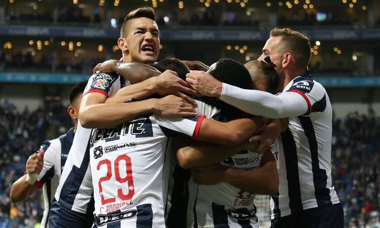 Rayados humilla a Santos con sublime actuación de Dorlan Pabón