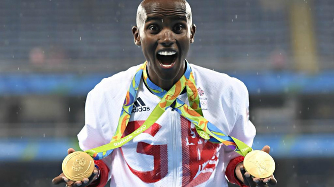 Mo Farah luce sus dos medallas de oro de los Juegos de Ro.