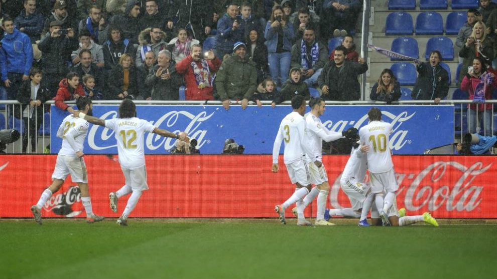 Los jugadores del Real Madrid celebran el primer gol de Ramos en...
