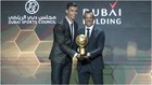 Cristiano Ronaldo, junto a Jorge Mendes en los &apos;Globe Soccer Awards&apos;...