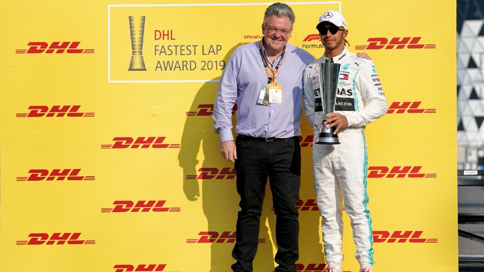 Lewis Hamilton recibe el trofeo a piloto con ms vueltas rpidas en...
