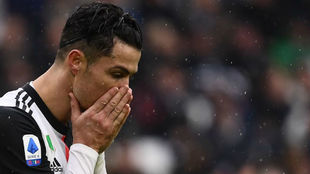 Cristiano Ronaldo se lamenta de una ocasin con la Juventus.