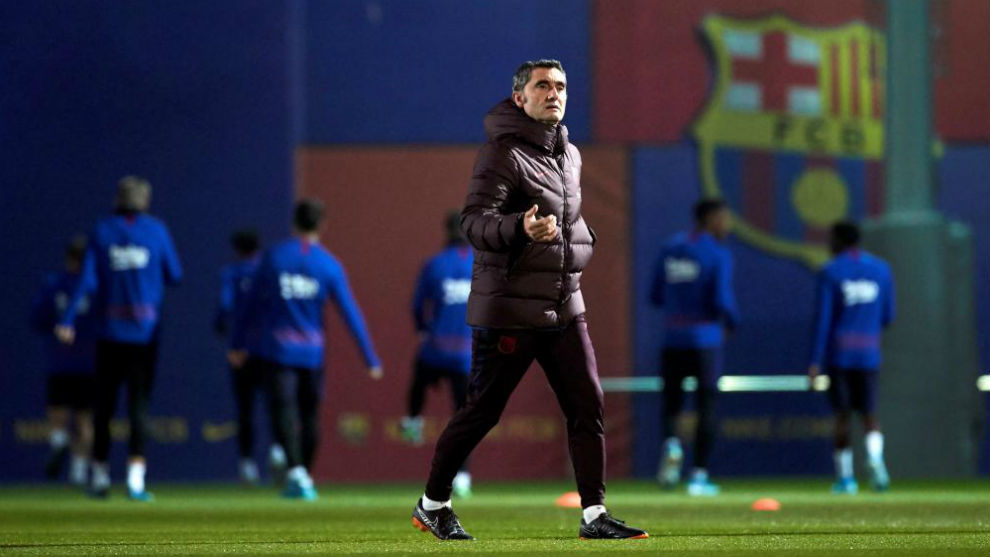 Valverde oversees the session