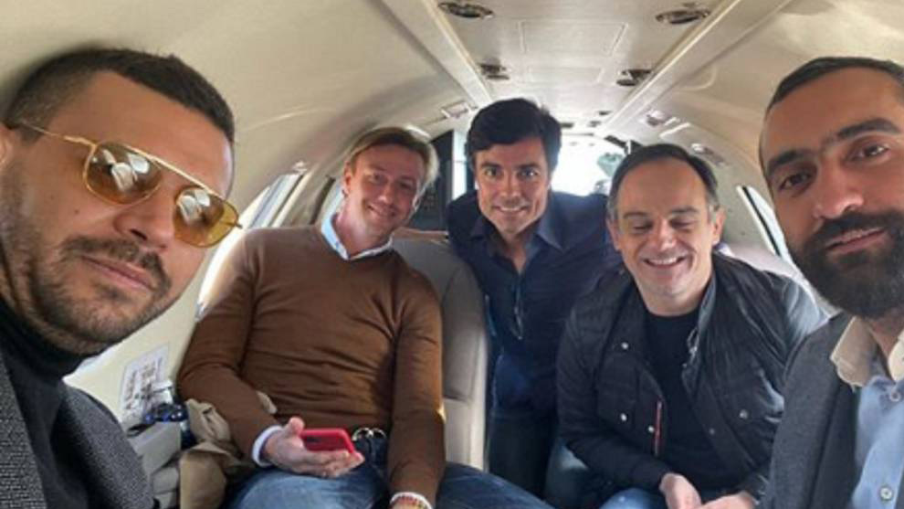 Guti on a private jet with the Almeria directors