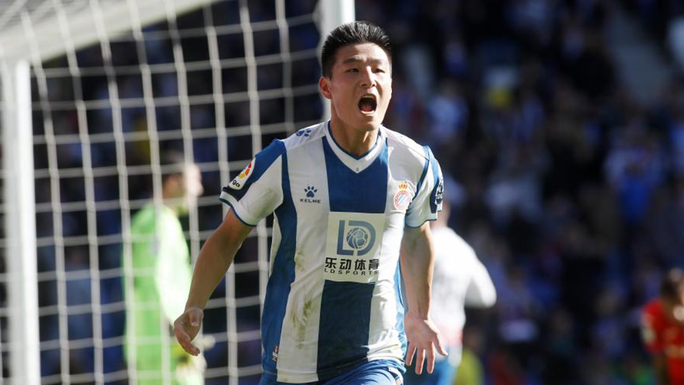 Wu Lei celebrating a goal for Espanyol.