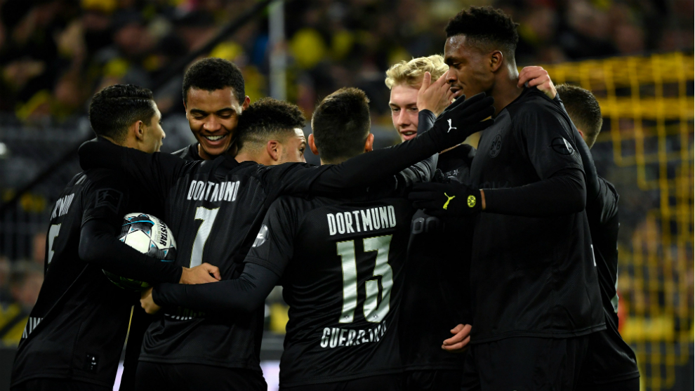 Los futbolistas del Dortmund celebran un gol al Fortuna Dsseldorf