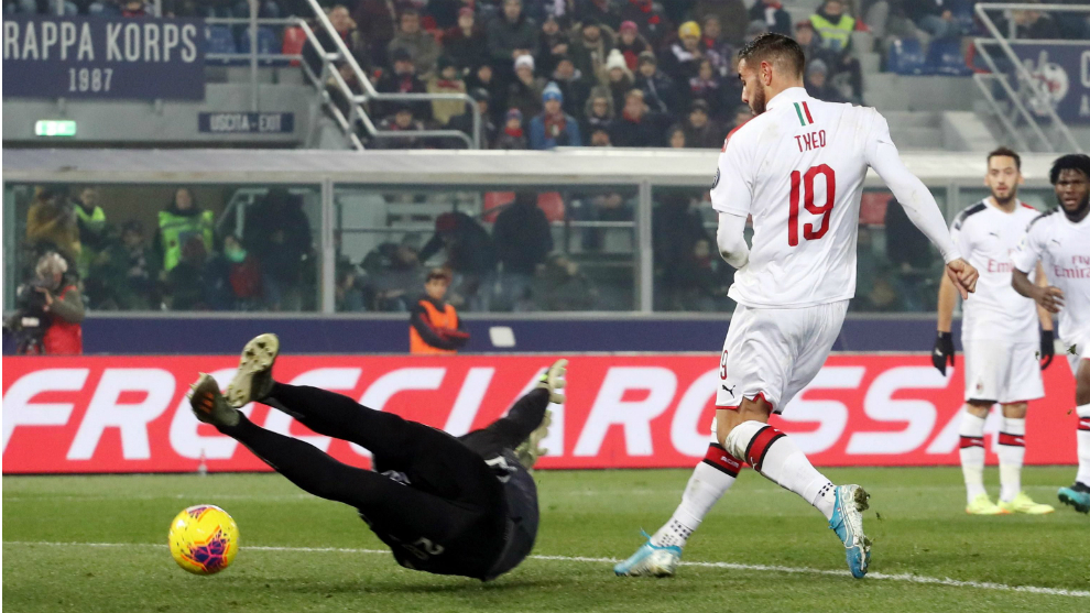 Theo Hernandez bate a Skorupsi en su gol al Bolonia
