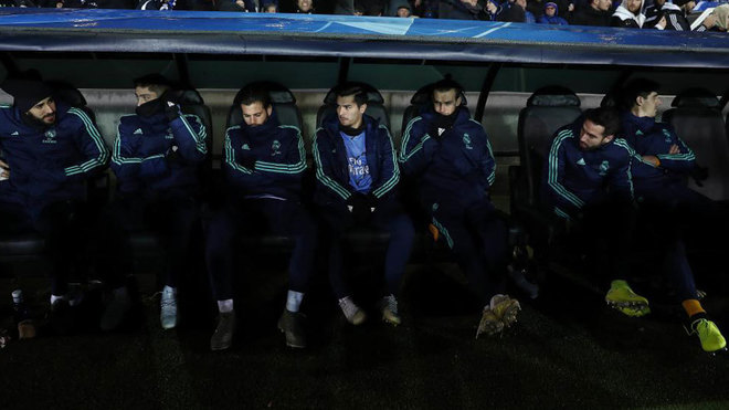 Gareth Bale, en el banquillo durante el partido ante el Brujas.