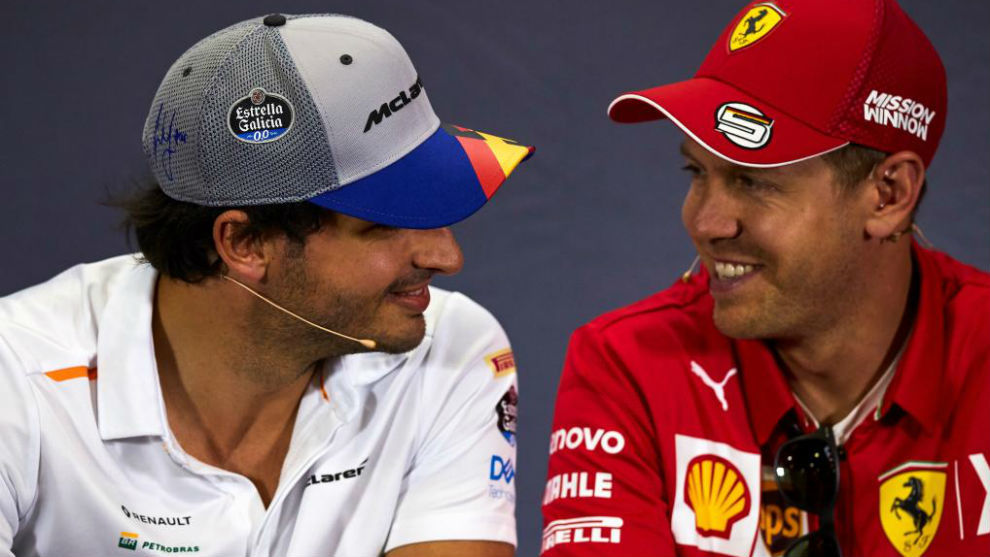 Sainz charla con Vettel durante el pasado GP de España.