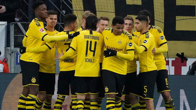 El Dortmund celebra uno de sus goles al Mainz.