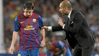 Pep Guardiola, dando instrucciones a Messi en el Bara.