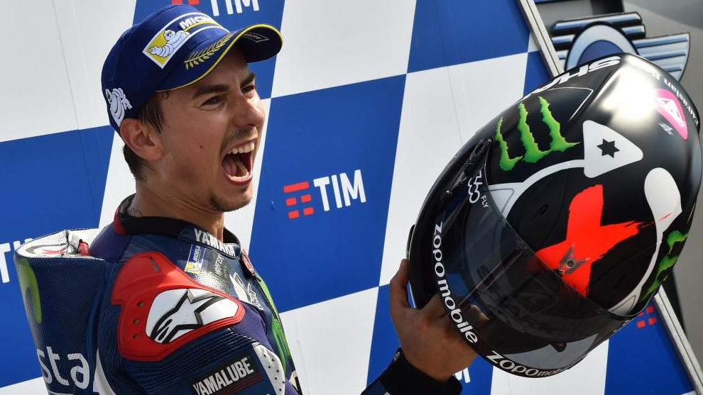 Jorge Lorenzo celebra uno de sus triunfos con Yamaha.