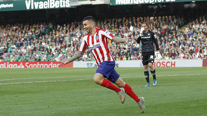 Correa celebra su gol contra el Betis.