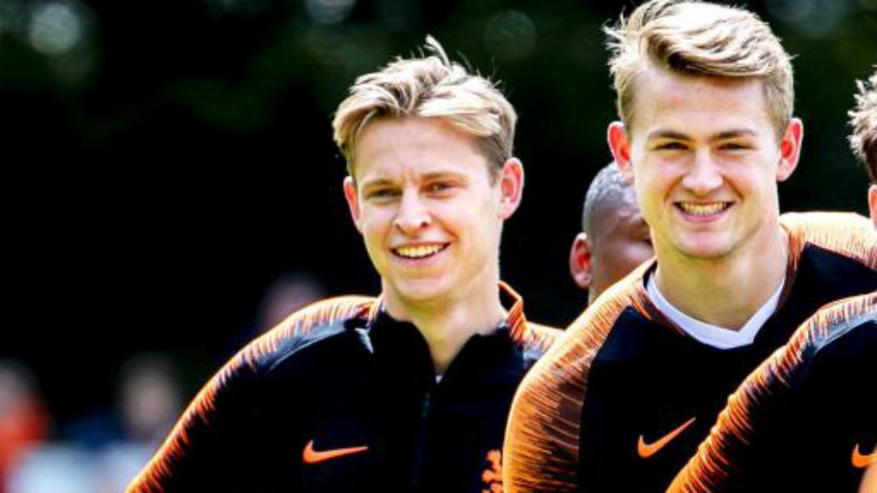 De Jong junto a De Ligt en un entrenamiento con Holanda.