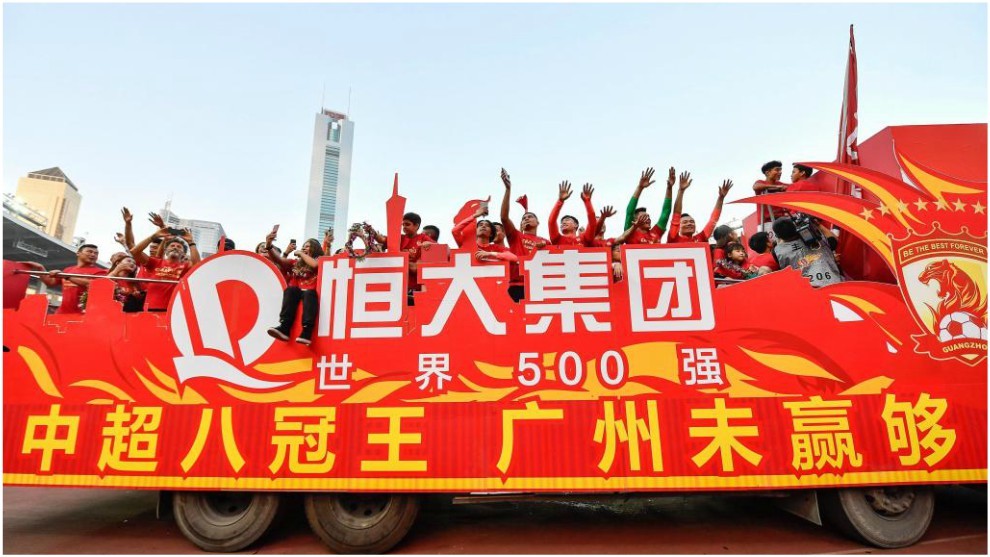 Los jugadores del Guangzhou Evergrande celebran la conquista de la...