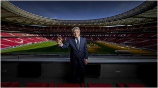 Enrique Cerezo brindando en el palco del Wanda Metropolitano