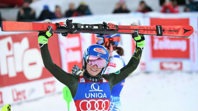 Mikaela Shiffrin tras ganar el slalom de Lienz, su 64 victoria en la...