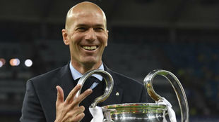 Zidane, tras conquistar su tercer Champions consecutiva.