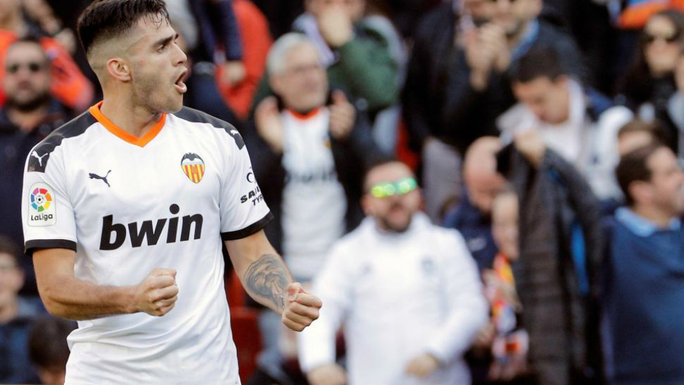 Maxi Gmez celebra el gol del Valencia.