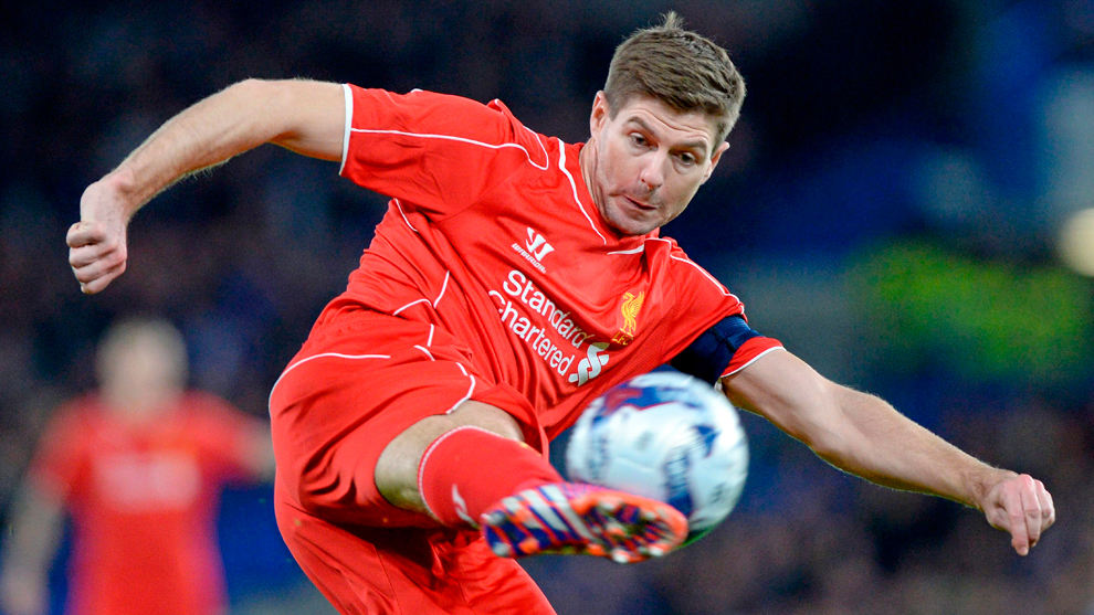 Steven Gerrard jugando con el Liverpool en 2015