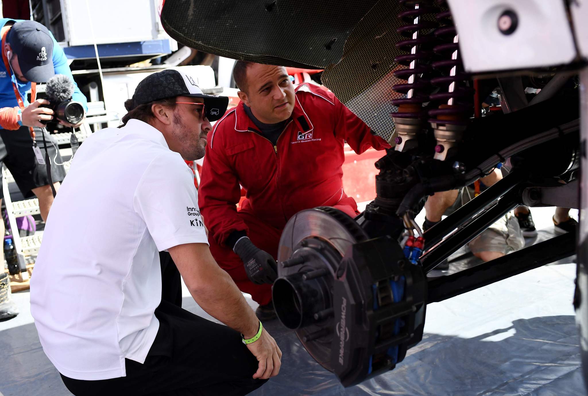 Toyotas driver <HIT>Fernando</HIT><HIT>Alonso</HIT> of Spain checks his car with a technician during the rest day of the Dakar 2020 between Hail and Riyadh, Saudi Arabia, on January 11, 2020. (Photo by FRANCK FIFE / AFP)