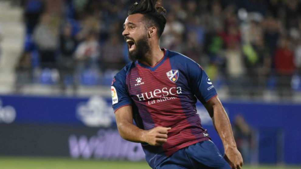 Ivi celebra su nico gol de la temporada con el Huesca, marcado al...