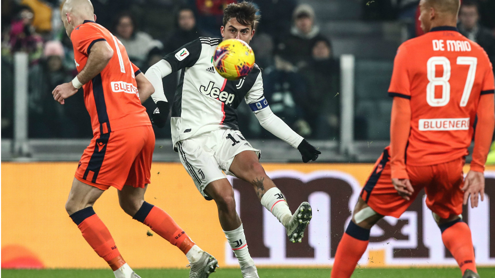 Dybala lanza a portera para poner el 3-0 ante el Udinese