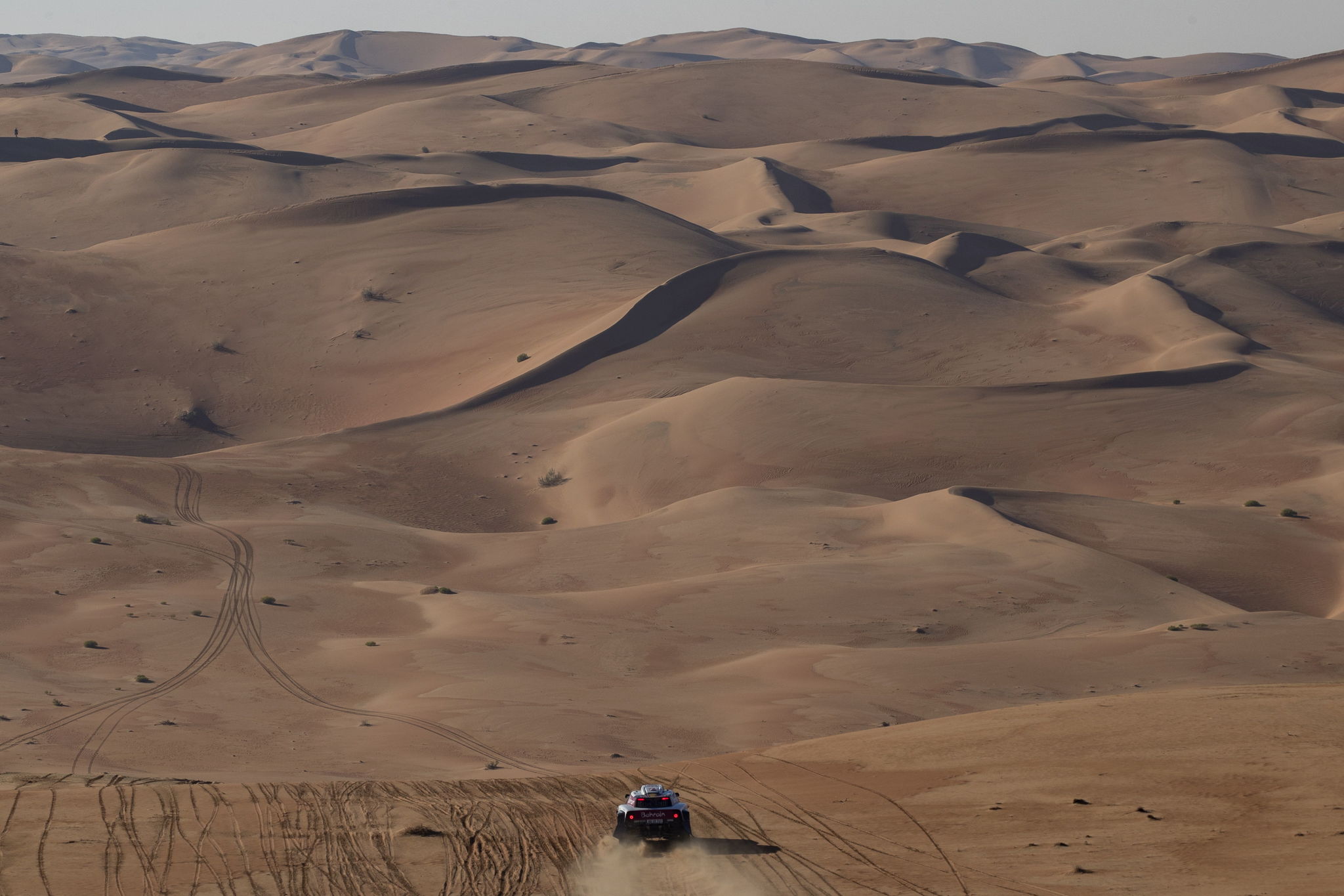 Haradh (Saudi Arabia), 16/01/2020.- Carlos <HIT>Sainz</HIT> of Spain in action during the stage eleven of the Rally Dakar 2020 between Shubaytah and Haradh in Saudi Arabia, 16 January 2020. The Rally Dakar takes place in Saudi Arabia from 05 to 17 January 2020. (Arabia Saudita, Espaa) EFE/EPA/ANDRE PAIN