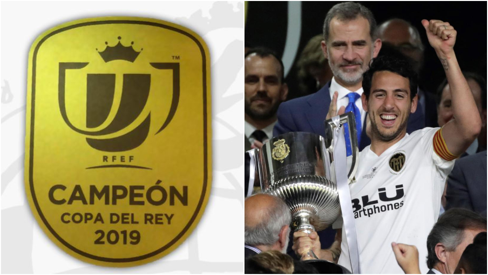 El logo de campen de Copa y Parejo tras levantar el trofeo del...