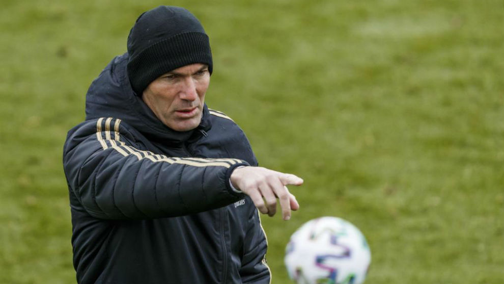 Zidane, en el entrenamiento de ayer del Real Madrid.