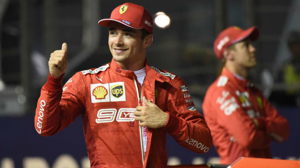 Leclerc celebra la pole en Singapur 2019, una cita en la que Vettel se...